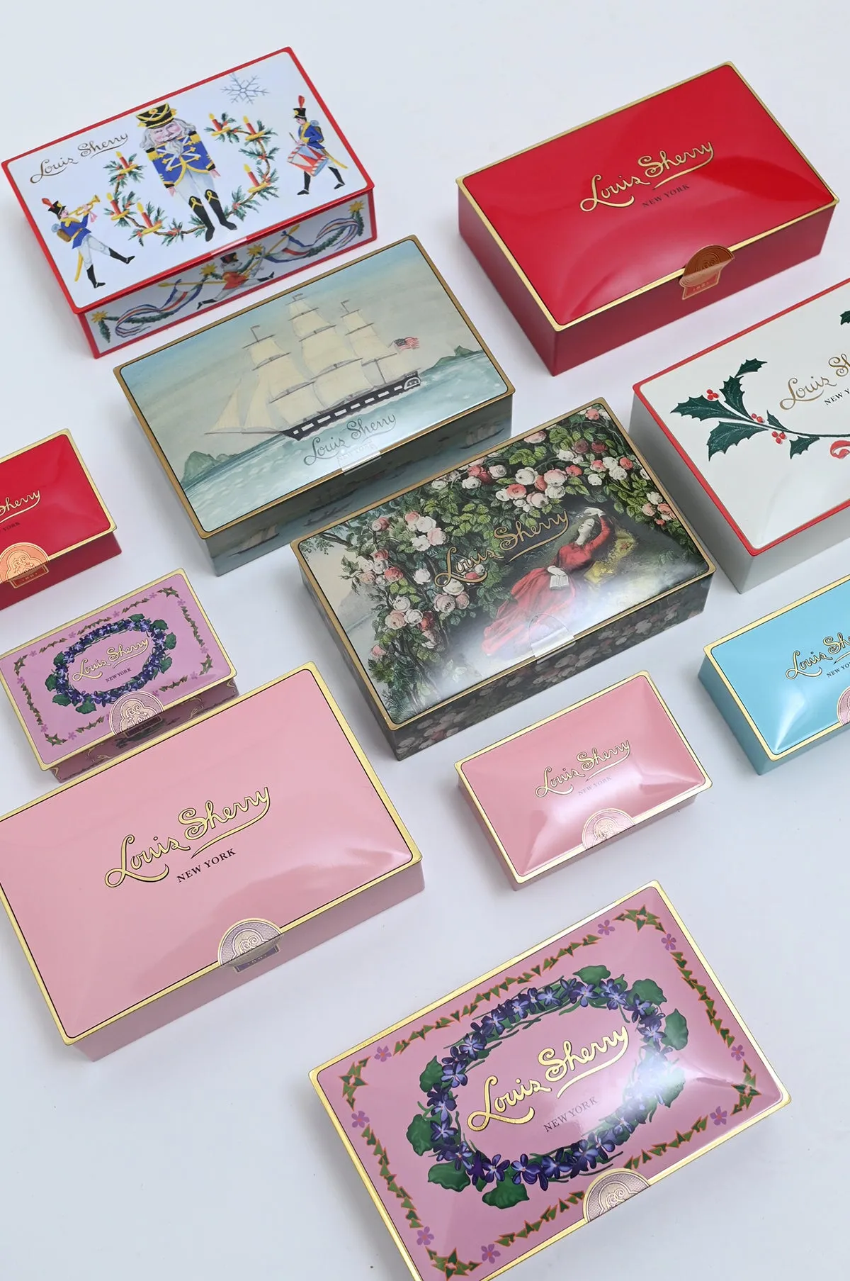 Camellia 12-Piece Tin