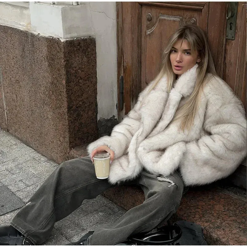 Chic white long sleeves faux fur coat