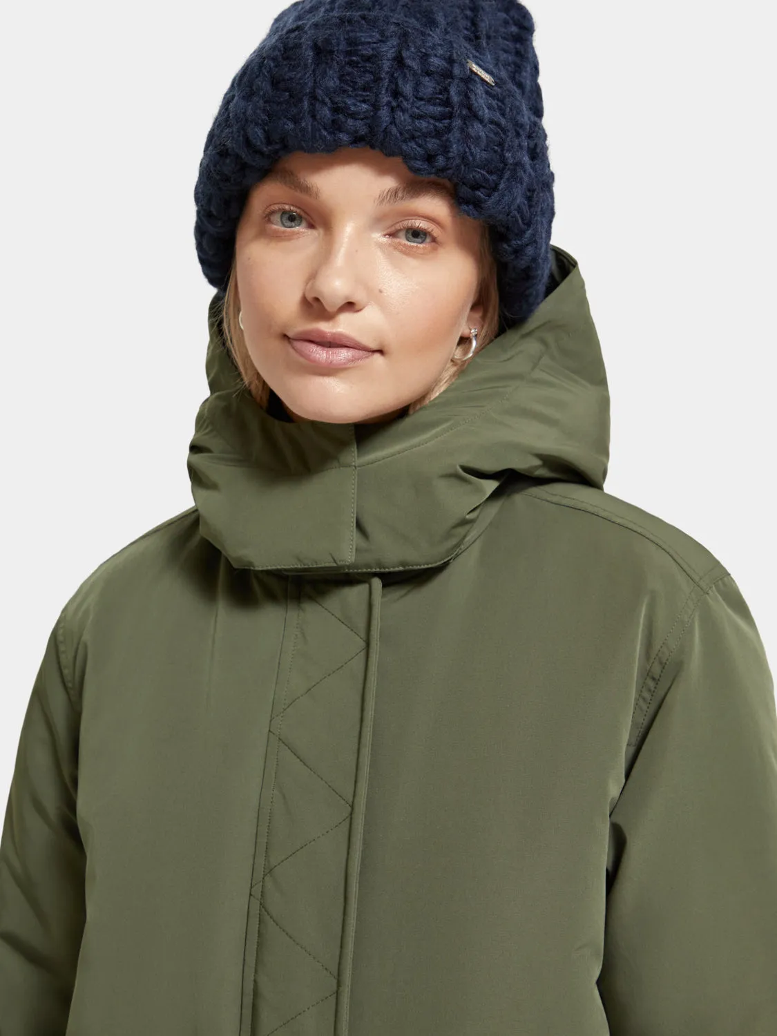 Water repellent mid-length parka